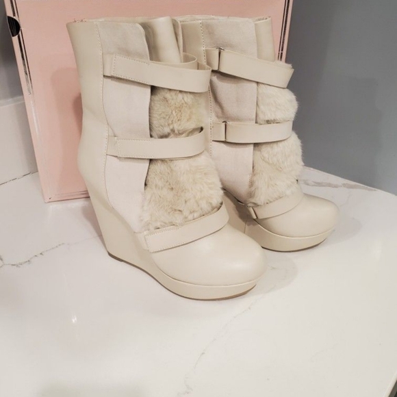 Juicy Couture Boots - Picture 2 of 8